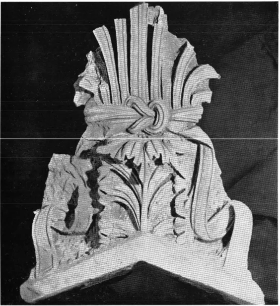 Fig.  6.  —  Acrotère de  faîte  du  temple nord. 