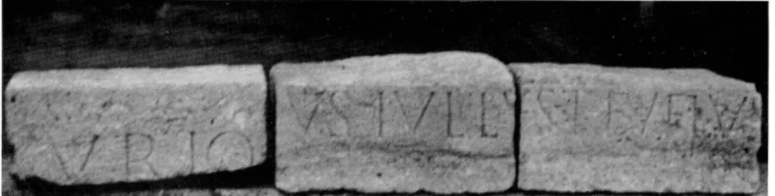Fig.  5.  —  Nyons.  Fragments  d'inscription. 