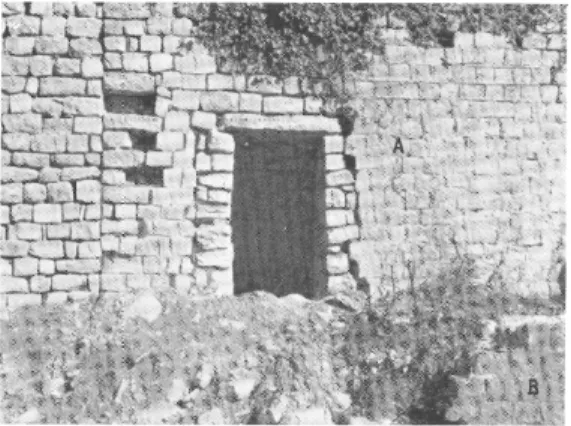 Fig.  7.  —  A:  exèdre ;  B:  mur  d'enceinte  ouest; 