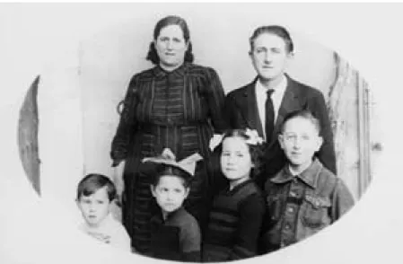 Fig. 11. Anon., la dernière  image  de la famille  Clomel  au complet,  tirage argentique, 1940,  coll