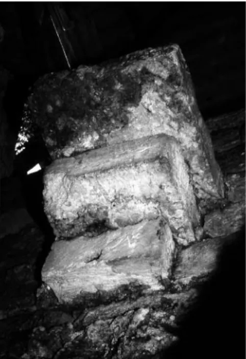 Fig. 4 - Saint-Gilles-du-Gard, ancienne abbatiale, plan schématique des sépultures dégagées dans le bras nord du transept et dans le collatéral nord du chevet (sondage 26)