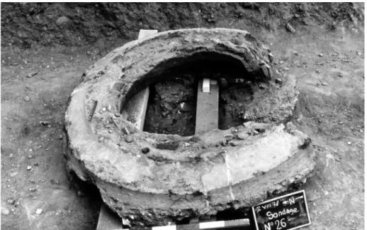 Fig. 7 - Saint-Gilles-du-Gard, ancienne abbatiale, moule à cloche trouvé dans le collatéral nord du chevet au droit de la porte de l’escalier en vis.