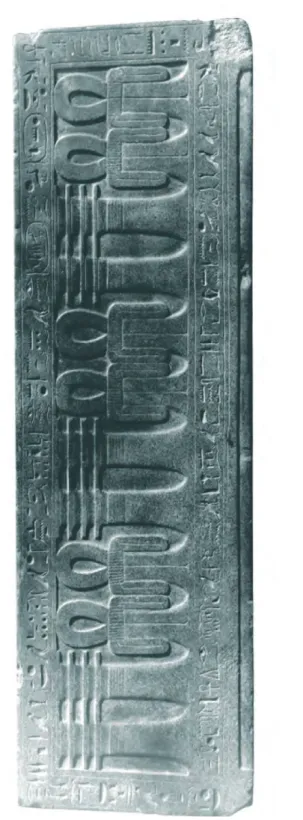 Fig. 7. Revers de la table d’offrandes Caire JE 88803. 