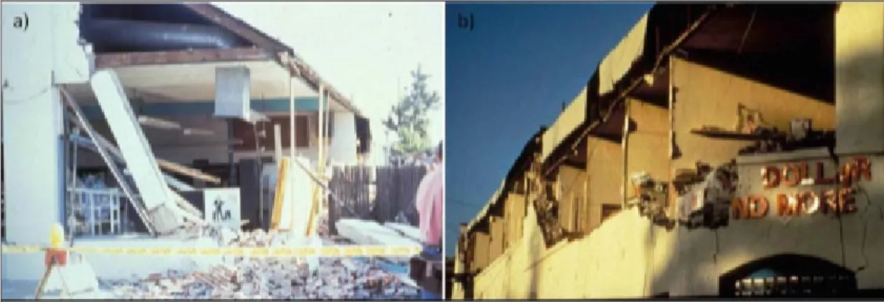 Figure 1.5  Dommages sur des bâtiments en maçonnerie : a) Rupture d’un mur  extérieur et b) Rupture de mur extérieur d’un deuxième étage 