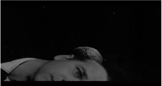 Figure n.3 : Image tirée du film Eraserhead, 1977. Dans la scène d’introduction, David  Lynch  allie  ses  drones  aux  bruits  sourds  ambiants  qui,  affiliés  à  l’image  filmique,  dévoilent la composition d’une narration indépendante