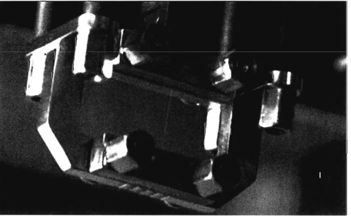 Figure  6  :  Photography  of  abyssal  thread  between  the  Jaw s  of  the  DMT  A  during  measurement