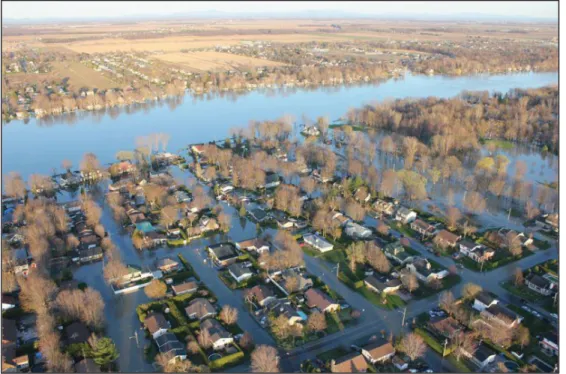 Figure 0.1 L’inondation du printemps 2011 à Saint-Jean-sur-Richelieu   Tirée de Aircam.ca (2011) 