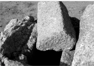 Fig. 15 - Ouaarat: couple de tombes à fosse maçonnées avec leur couvercle.