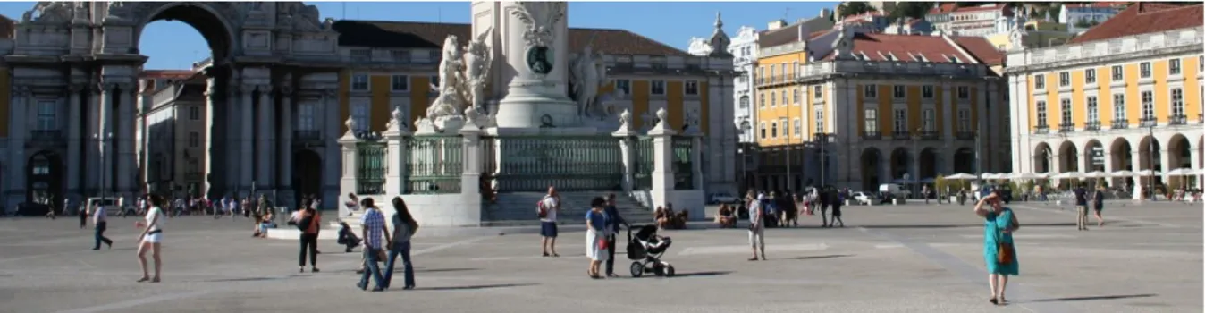 Figure 13 : Des contextes variés : seul ou en à deux, avec une poussette, en touriste,  en travailleur...Lisbonne, 08/2012 (Kowalski) 