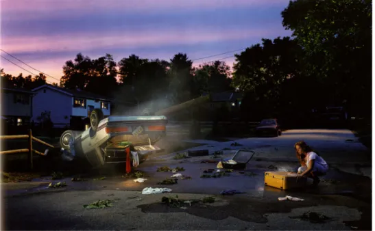 Figure 12    Gregory Crewdson, Twilight de la série Beneath the Roses, 2005 