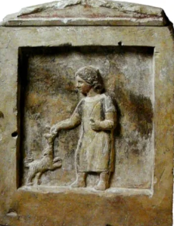 Fig. 9. À gauche, stèle d’Épicharès (d’après É. Bernand, op. cit., pl. 69) ; en parallèle : stèle d’enfant de  Chatby  (II e   s