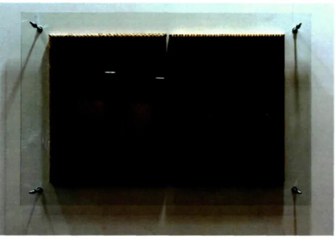 Figure 12 : Sans titre, 2011. Présenté derrière une vitrine boulonnée. Bibliothèque publique de Chicoutimi
