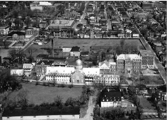 Figure 1 Photo aérienne du monastère des ursulines et de la ville de Trois-Rivières, 1958 Archives du Monastère des ursulines de Trois-Rivières (AUTR), IIIC029006044.