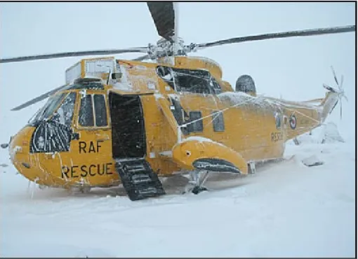 Figure 0.2 Hélicoptère contaminé par le givre et en attente de secours  Tirée de BBC (2006) 