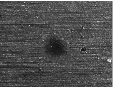 Figure 1.12 Rupture diélectrique dans un échantillon de PET  en géométrie plan-plan 