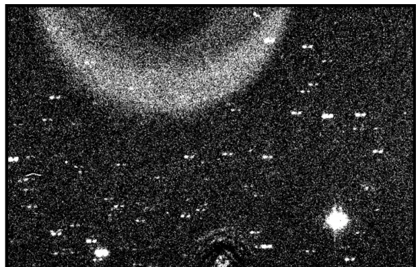 Figure 2.4 – Image 129 de l’étoile standard stand1341, prise le 2 avril 2012. L’image est inutilisable puisque le télescope a bougé lors de la pose, probablement à cause d’un coup de vent