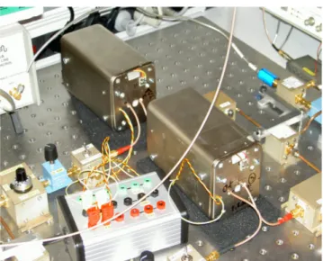 Fig. 3: Photographie des thermostats montés sur le banc de mesure de bruit des résonateurs, contenant chacun un résonateur de la société Oscilloquartz destiné à être monté