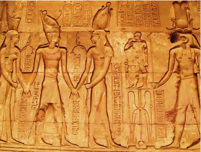 Figure 8 : Relief montrant une scène de couronnement avec Claude sur le temple de Khnoum à Esna