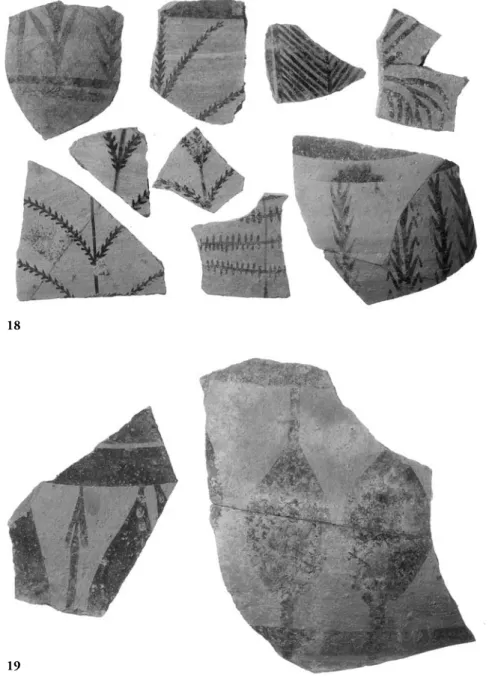 Fig. 18.  —  Fragments de panse d'amphores à décor végétal (cliché eFA, Ph. Collet).