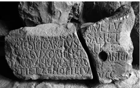 Figure 6. Inscription latine commémorant la réalisation de travaux dans le  fort romain d’Azraq : deux fragments inédits © J