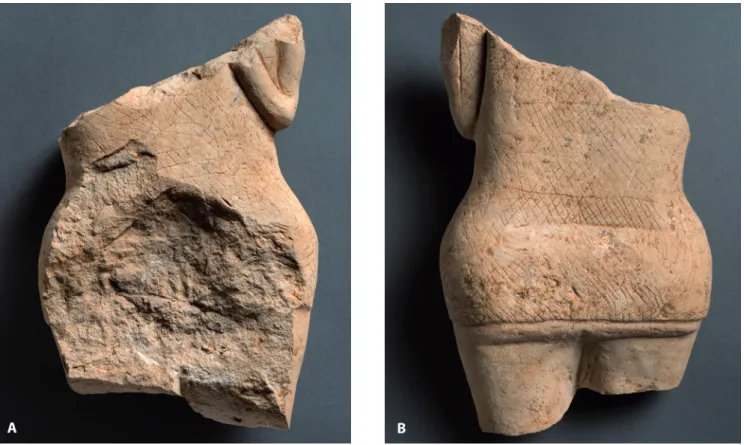 Fig. 3. A. La statue en calcaire découverte sur le sanctuaire de Couan, vue de face. B