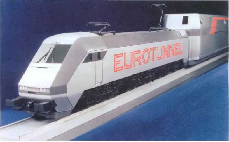Fig. 1. -Maquette des navettes  ferroviaires  permettant  le transport des véhicules  routiers