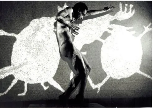 Fig. 14.  Solo-danse  CAPIVARA,  scène  Prélude  souterrain,  par  Lina  do  Carmo,  Cologne, 1997