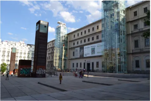 Fig. 10 . Plaza frente a la fachada del Museo Nacional Reina Sofía (Fotografía Á. Layuno).