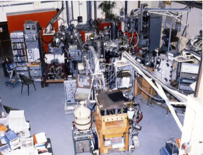 Fig. 13 1989 Schéma de l’installation de la salle de physique d’ISOCELE II, l’expérience  PILIS 2 montée sur la ligne 2 est représentée schématiquement au fond de la salle 