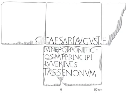 Fig.  10  –  L’inscription  CIL  XIII, 2942, découverte dans l’Yonne en  1825 et 1892 à proximité du franchissement de la rivière par le cardo  maximus d’Agedincum (d’après Hure, 1935, p. 143 de la réédition de  1978).