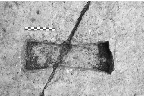 Fig. 15 – Cavité en forme de queue d’aronde, sur la pile centrale (cliché J.-C. Bessac).