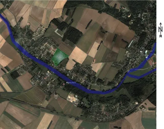 Fig. 4 − Topographie du site   et localisation de la parcelle fouillée.Fig. 3 − La Cavée du Moulin  vue par satellite (Google Hearth, 2006)