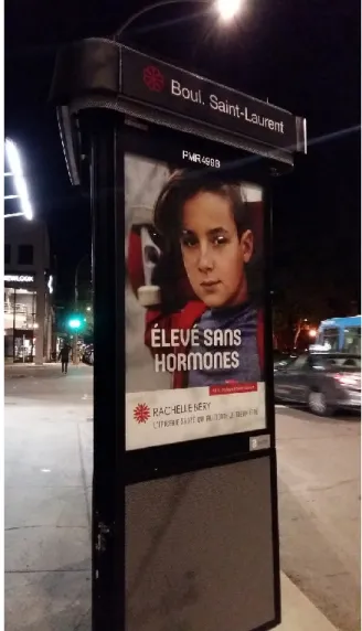 Figure  12  Photographie  prise  d’une  publicité  de  l’épicerie  Rachelle-Béry,  affichée  sur  l’un  des  trottoirs  du  boulevard  Saint-Laurent, à Montréal – Printemps 2018
