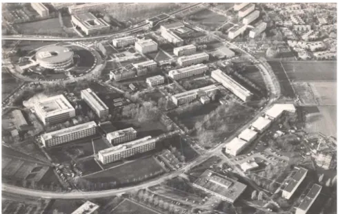 Illustration 4: Parti d'aménagement de la Cité Scientifique (Lille I), une organi- organi-sation circulaire autour de la bibliothèque centrale et de vastes espaces 