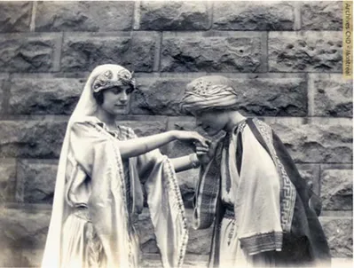 Illustration 4: Jeunes filles interprétant le « Rayon », couvent Sainte- Sainte-Catherine de Montréal, mai 1925 