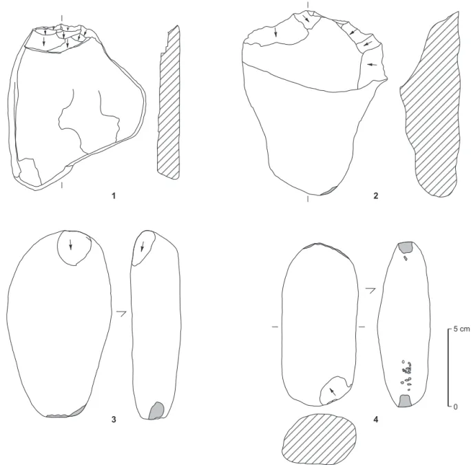 Fig. 5 – Saint-Gildas 1b à Préfailles (Loire-Atlantique). Galets utilisés provenant du sondage D : 1, galet de micaschiste denticulé ; 2, galet de quartzite  fragmenté par le gel, repoli par l’érosion, puis denticulé ; 3, 4, galets de quartzite gris-blanc 