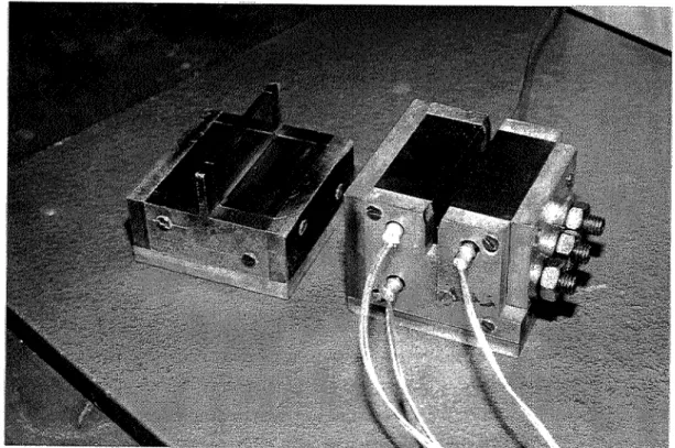 Figure II.3 : Dispositif de compression plane à chaud, (a) matrice de compression,