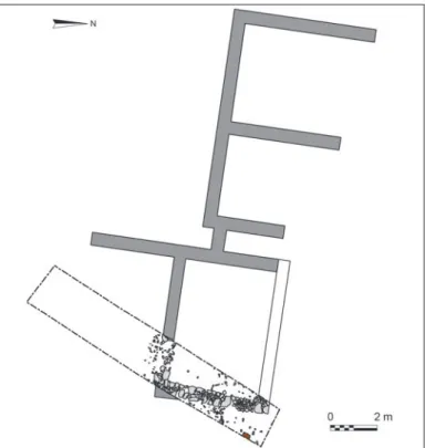 Fig. 20 – Bâtiment G. Emplacement du sondage et des structures restituées  par la prospection géophysique (DAO : K