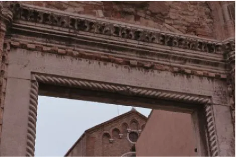 Foto 2 .  Dettaglio della facciata Ovest con l'iscrizione della consacrazione del 1491 