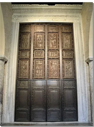 Figura  4.  Portale  della  Basilica  di  Santa  Sabina  all'Aventino  (Roma)  fatto  di  legno  di  cipresso
