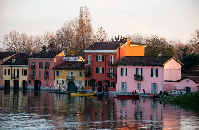 Figura 18  :  Borgo Ticino a  Pavia. Il borgo viene  com-pletamente allagato  periodi-camente con la presenza di  piogge molto o poco intense