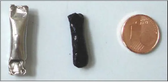 Figura 3.4: capsula in platino dopo un esperimento. Al centro: materiale sintetizzato idrato.