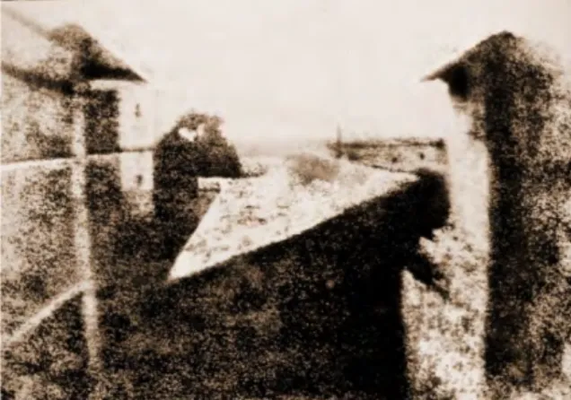Fig. 1.1 – Vista dalla finestra a Gras. La prima foto di Joseph Nicephore Niépce.