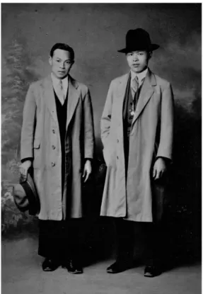 Fig. 2 – Hu Xizhen (a destra) con un suo compagno a Tokyo nel 1923 166 . 