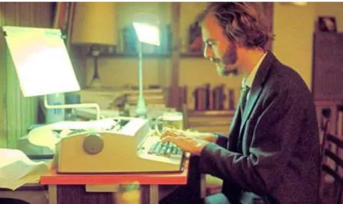 Fig.  Un  terminale  cartaceo  per  interagire  con  il  computer  (al  posto  del  monitor è presente una stampante, 1973)