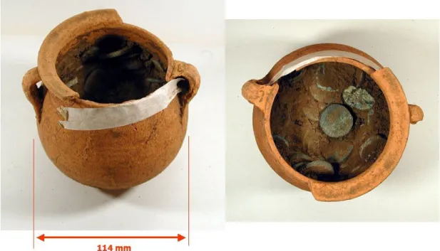 Fig. 18. Olla fittile di epoca romana contenente monete di bronzo..