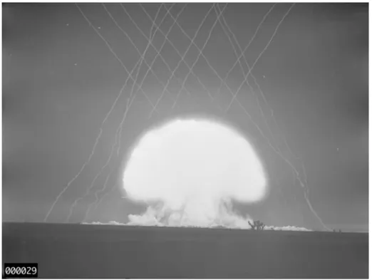 Figure 1: Screenshot. Operation Teapot – Turk. 1955. Film n°28141. https://www.youtube.com/watch?v=DeRcOZZxNXs In a fragment of a second, a gigantic flash lightened the sky, just as the sun would do at noon