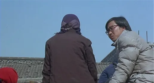Figure 6: Platform (2000) – Cui Mingliang (on the right) keeps looking back before the privatized troupe is going to carry out a tour for the first time.