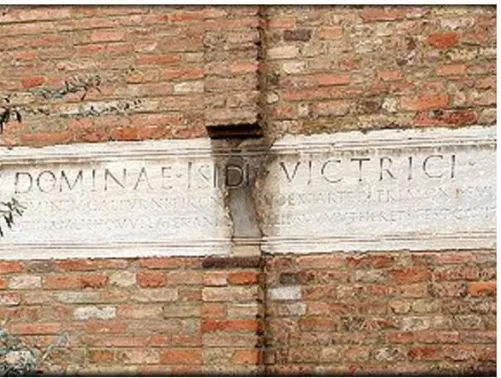Fig. 8 Bologna, lapide dedicatoria a Iside Vincitrice murata sul fianco destro  della chiesa dei SS