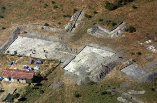 Fig. 6. Fotografía aérea del despoblado de San Julián de Aistra (Zalduondo-Araia, Álava).